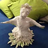 Forsynet skulptur keramik